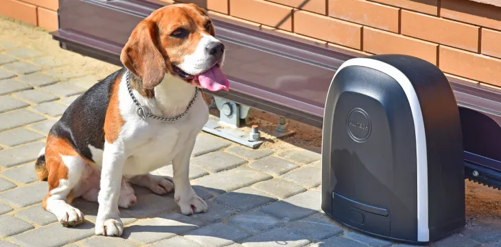 Умный привод для откатных ворот ALUTECH Roteo RTO-500MKIT-Sm + беспроводные фотоэлементы LM-LB + сигнальная лампа SL-U + рейка ROA8 (5 шт.)